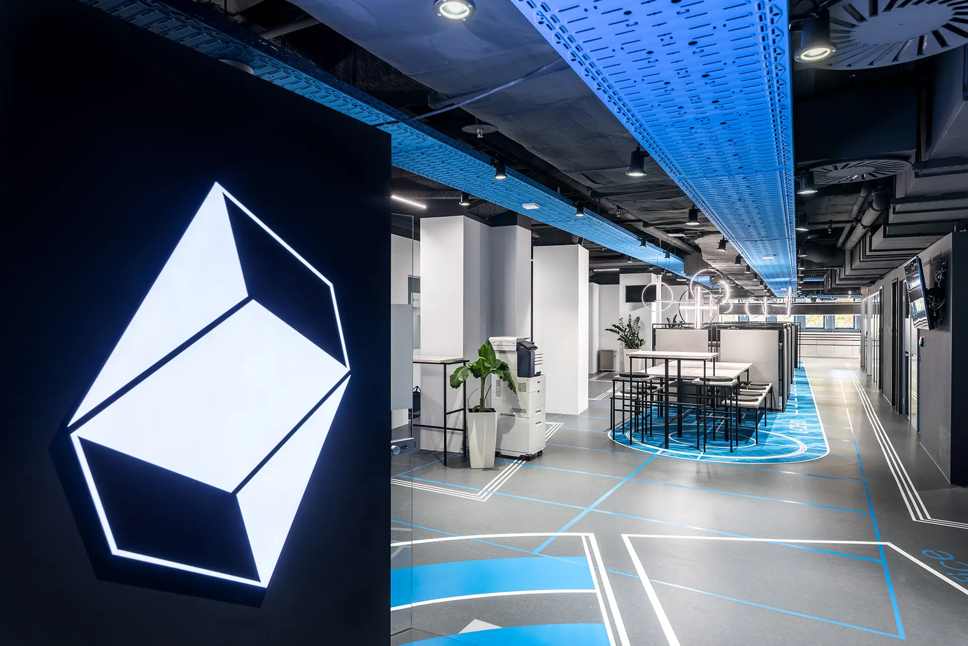 SimpliOffice Leipzig - offene Fläche - am Drucker