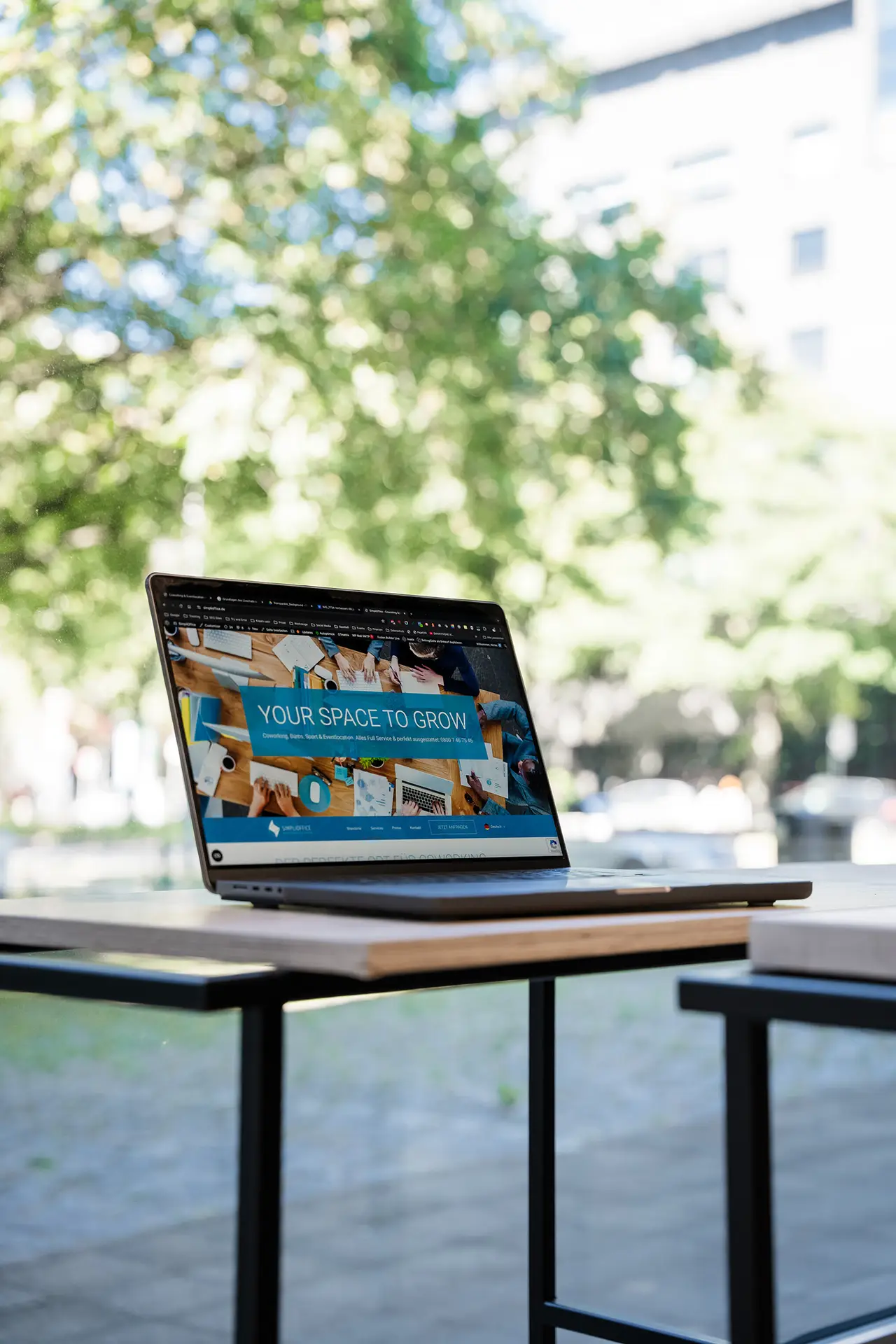 SimpliOffice Berlin Laptop mit Website